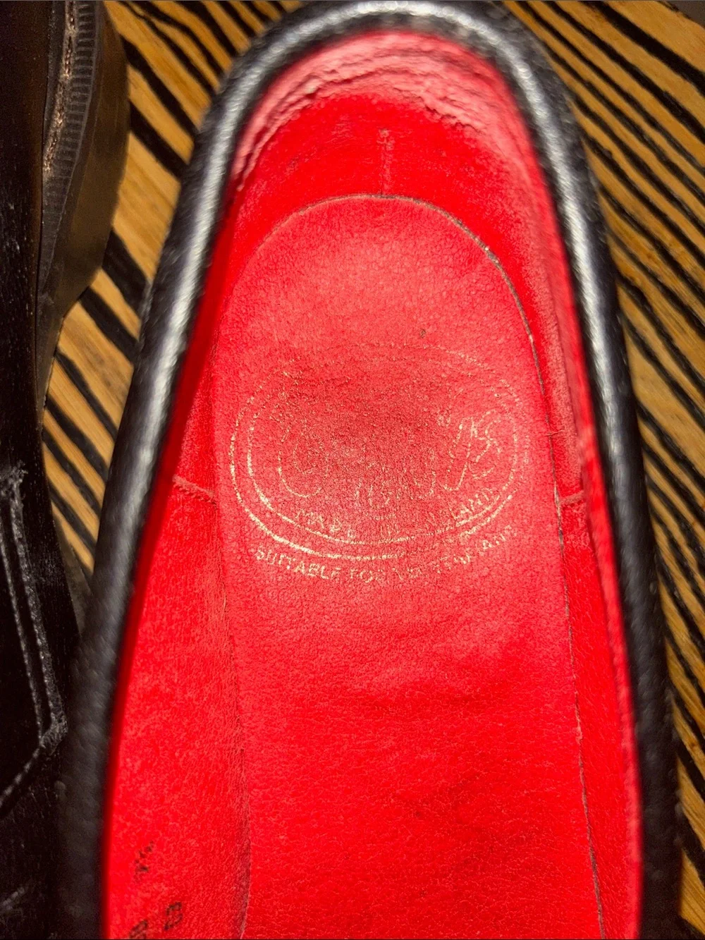 RARE! SOLOVAIR M 9.5/ W 10.5 UNISEX Black Leather Slip-On Loafer with Red Lining
